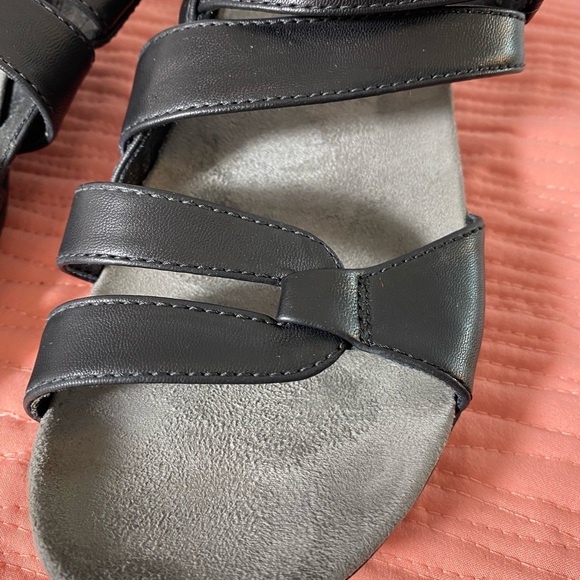 YUU ladies black strap sandal, size 8 - Picture 8 of 9